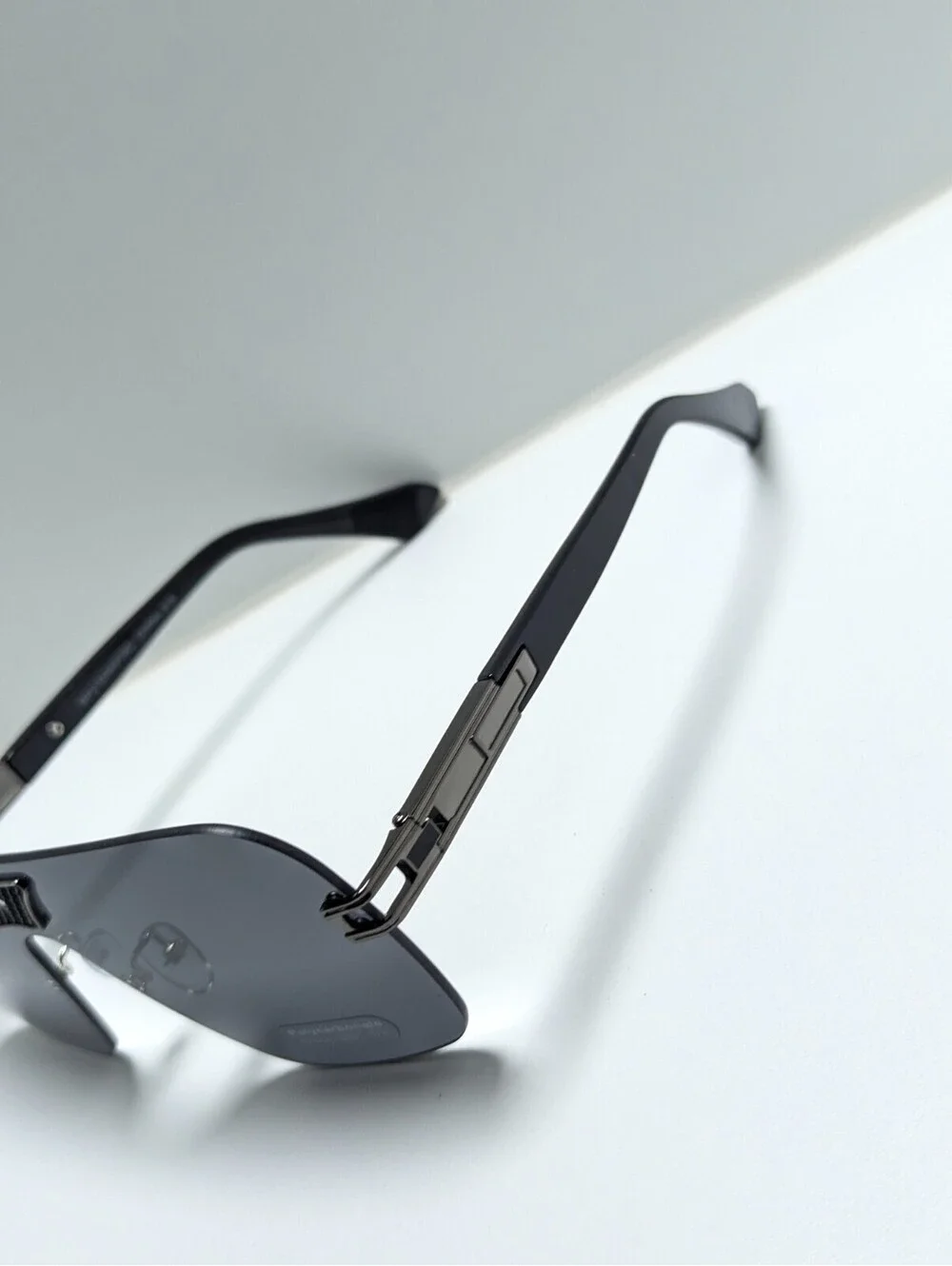 Outdoor Sport Gray UV Lens Black Rimless Shield Visor Men's Fashion Sunglasses